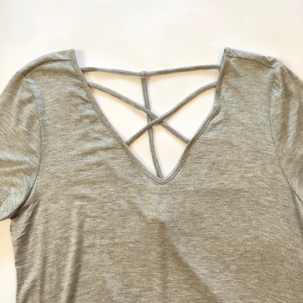 ‼️JUST IN‼️ the perfect gray criss cross tee - Picture 3 of 5
